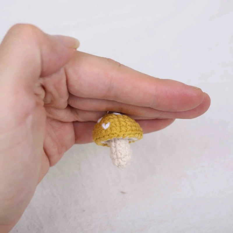 Multicolor Small Mushroom Crochet Keyrings Handmaking Knitted Mini Mushroom Keychains Custom Accessories Wholesale Car Keychains